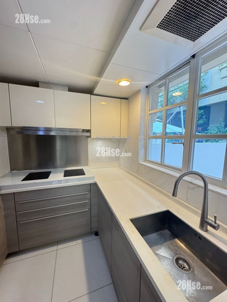 The Beverly Hills Rental 5+ Bedrooms , 2 Bathrooms 1,606 ft²