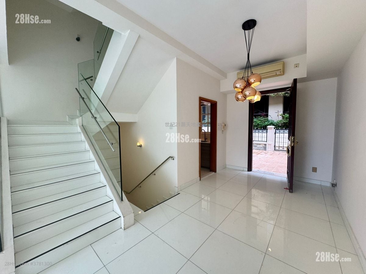 The Beverly Hills Rental 5+ Bedrooms , 2 Bathrooms 1,606 ft²