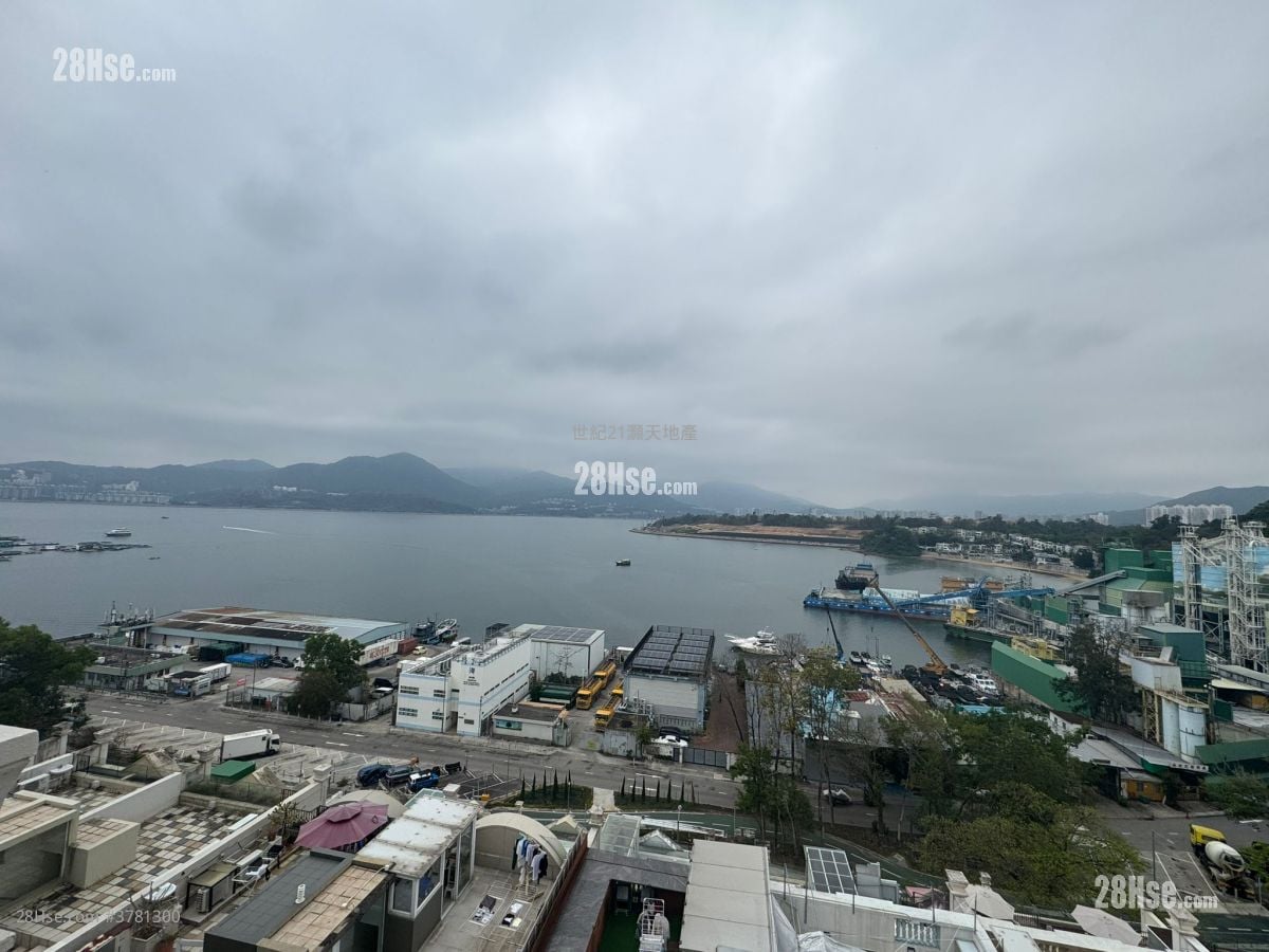 The Beverly Hills Rental 5+ Bedrooms , 2 Bathrooms 1,606 ft²