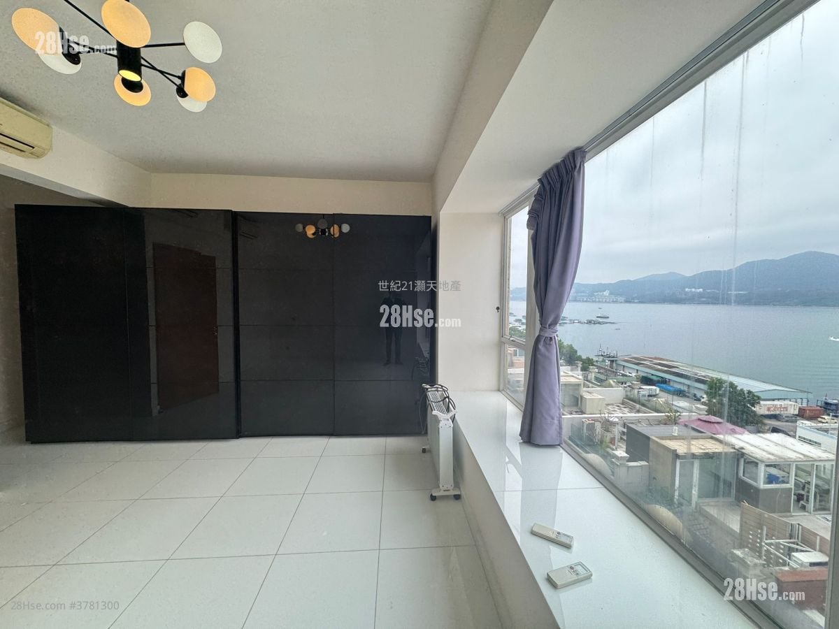 The Beverly Hills Rental 5+ Bedrooms , 2 Bathrooms 1,606 ft²