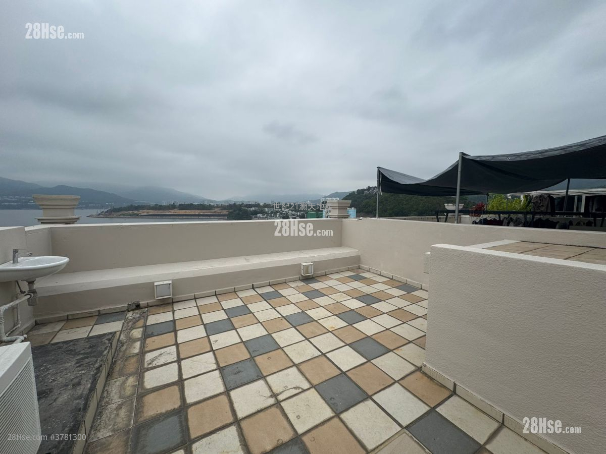 The Beverly Hills Rental 5+ Bedrooms , 2 Bathrooms 1,606 ft²