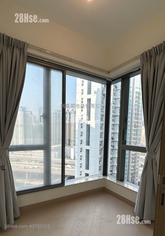 Grand Victoria Rental 2 Bedrooms , 1 Bathroom 532 ft²