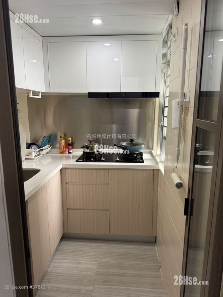 Choi Wo Court Sell 439 ft²