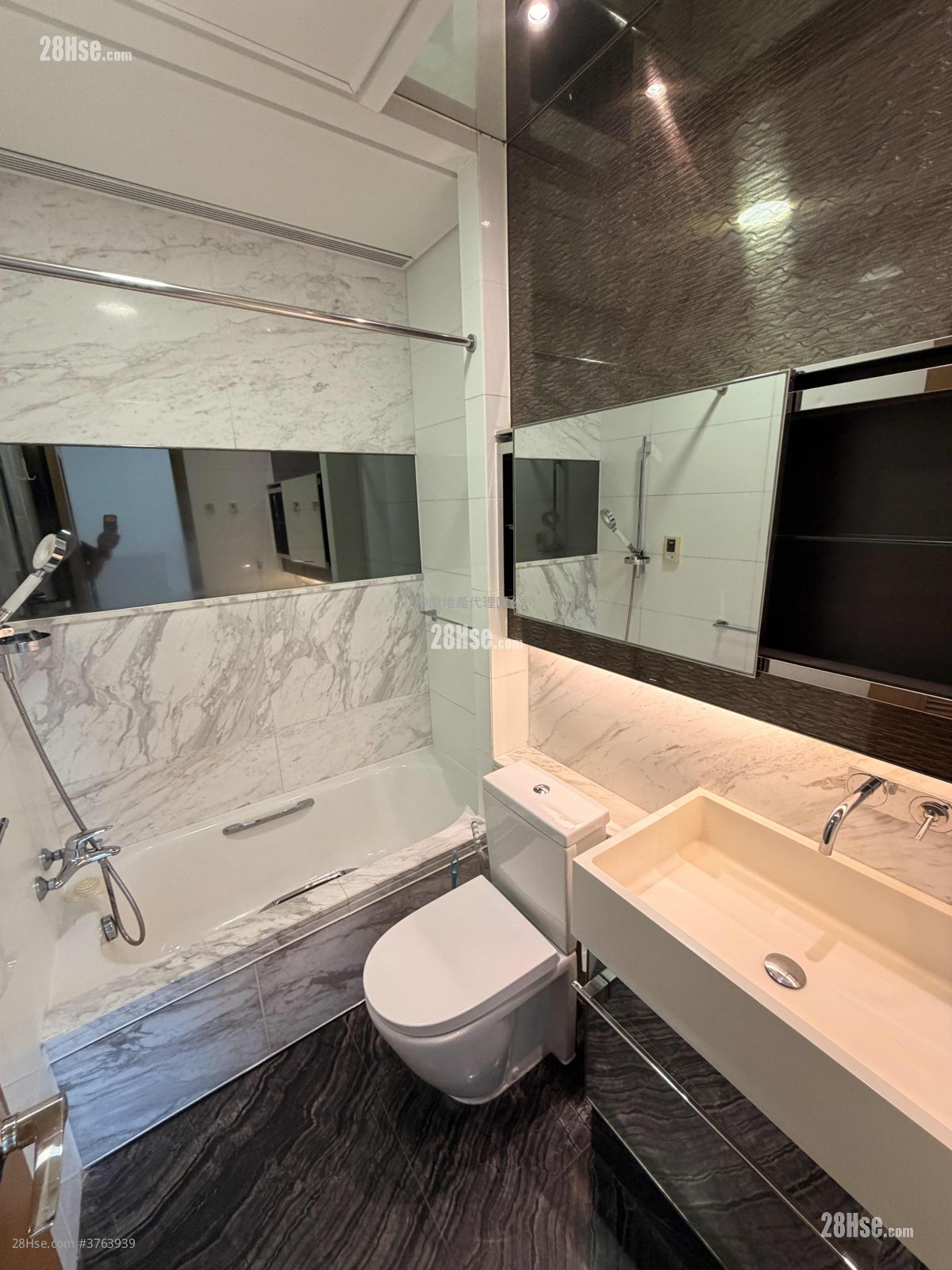 Yoho Midtown 售盘 3 房 , 2 浴室 880 平方尺