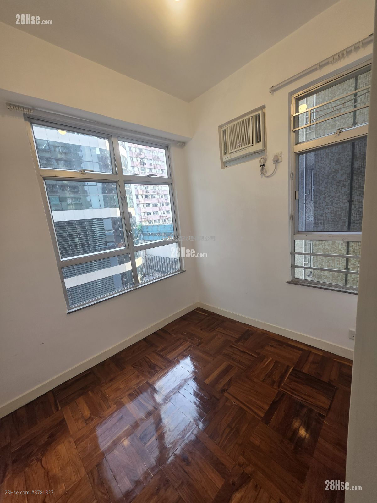 Marble Court Sell 2 Bedrooms , 1 Bathroom 294 ft²