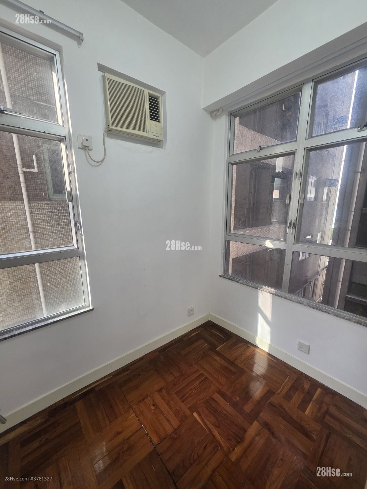 Marble Court Sell 2 Bedrooms , 1 Bathroom 294 ft²