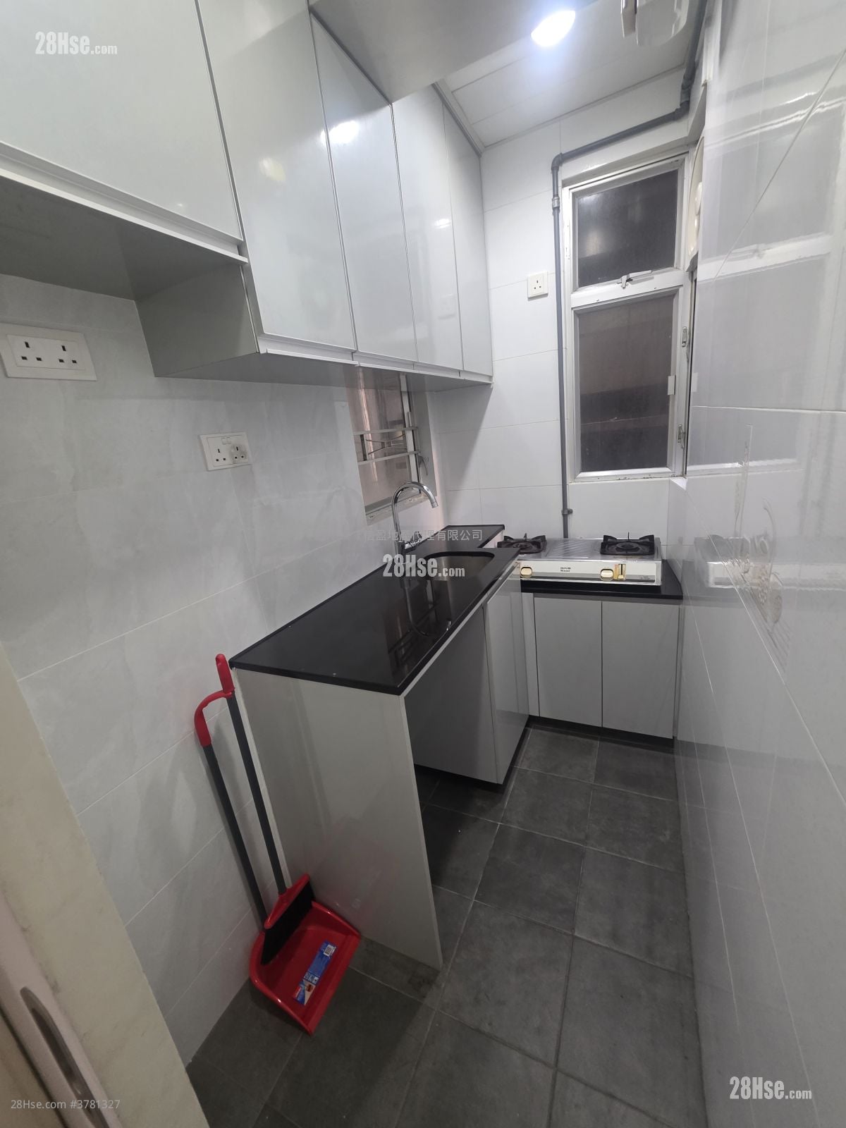 Marble Court Sell 2 Bedrooms , 1 Bathroom 294 ft²