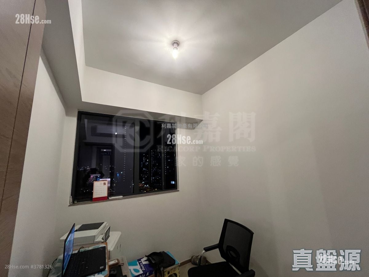 High Park Rental 423 ft²