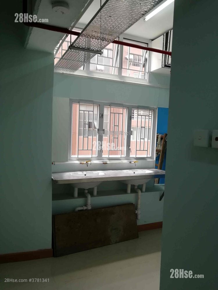 屯门工业中心 租盘 100 平方尺