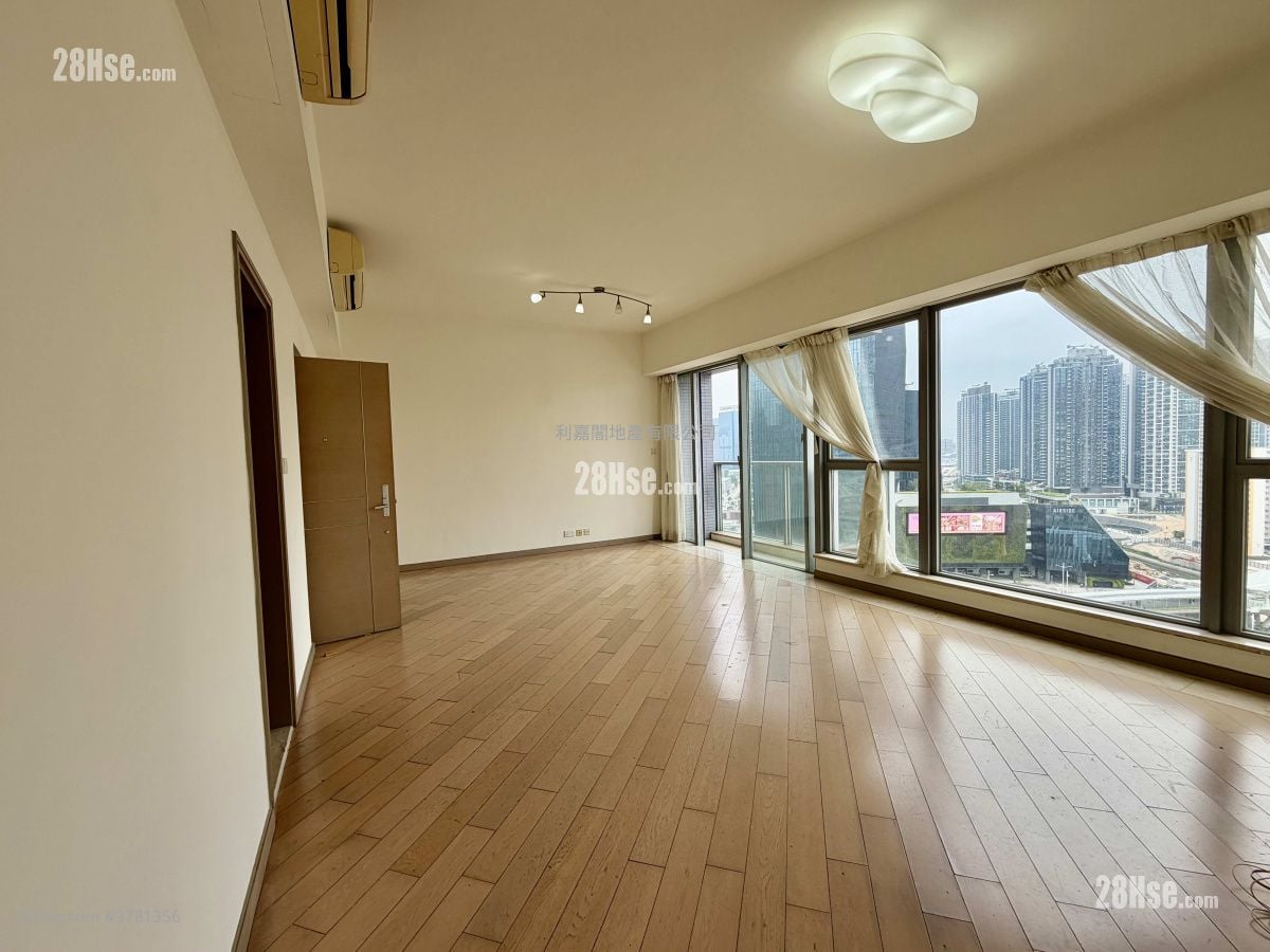 The Latitude Sell 4 Bedrooms , 1 Bathroom 1,333 ft²