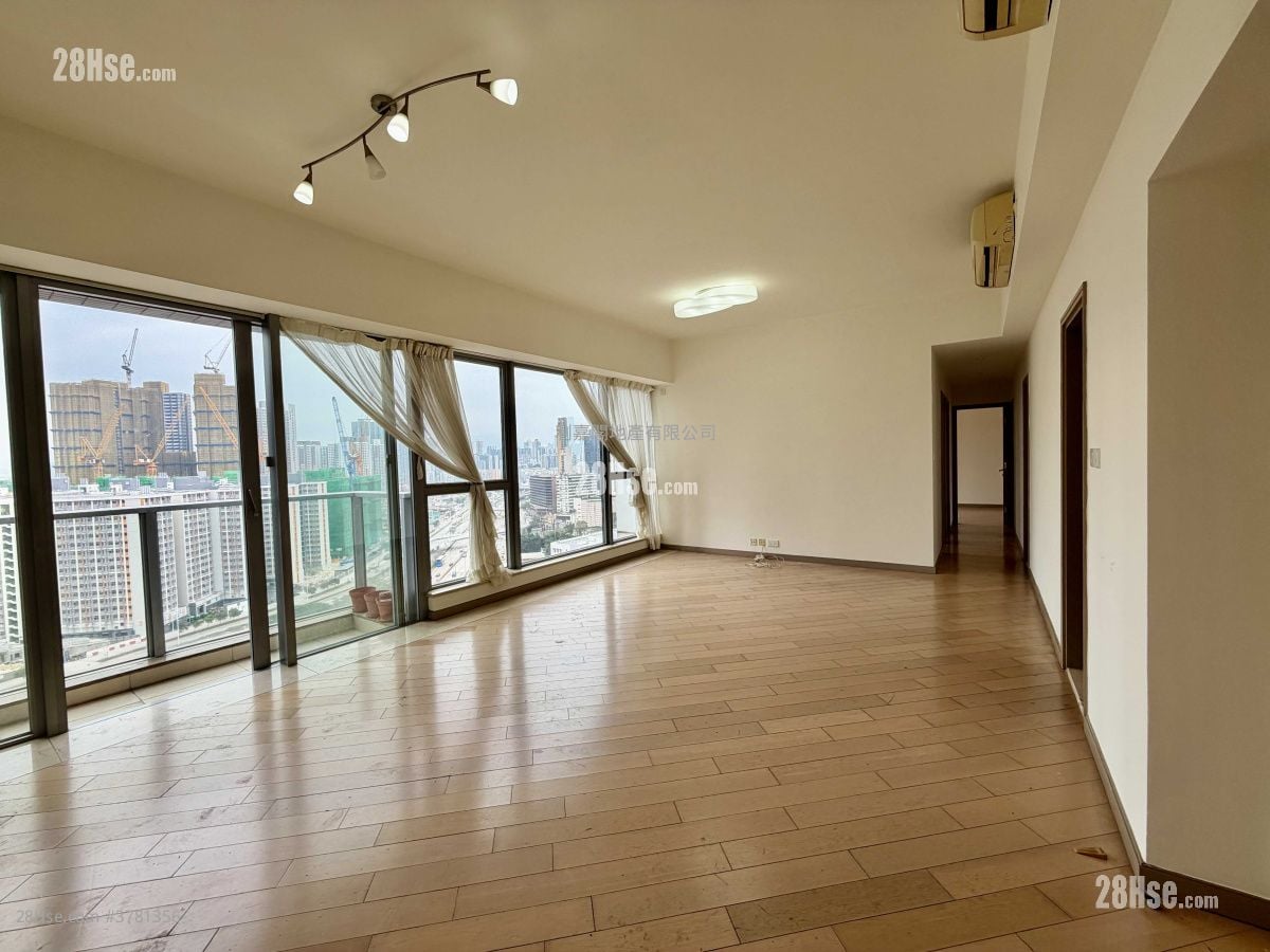 The Latitude Sell 4 Bedrooms , 1 Bathroom 1,333 ft²