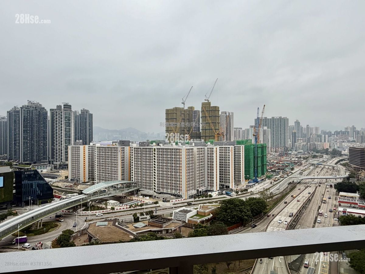 The Latitude Sell 4 Bedrooms , 1 Bathroom 1,333 ft²