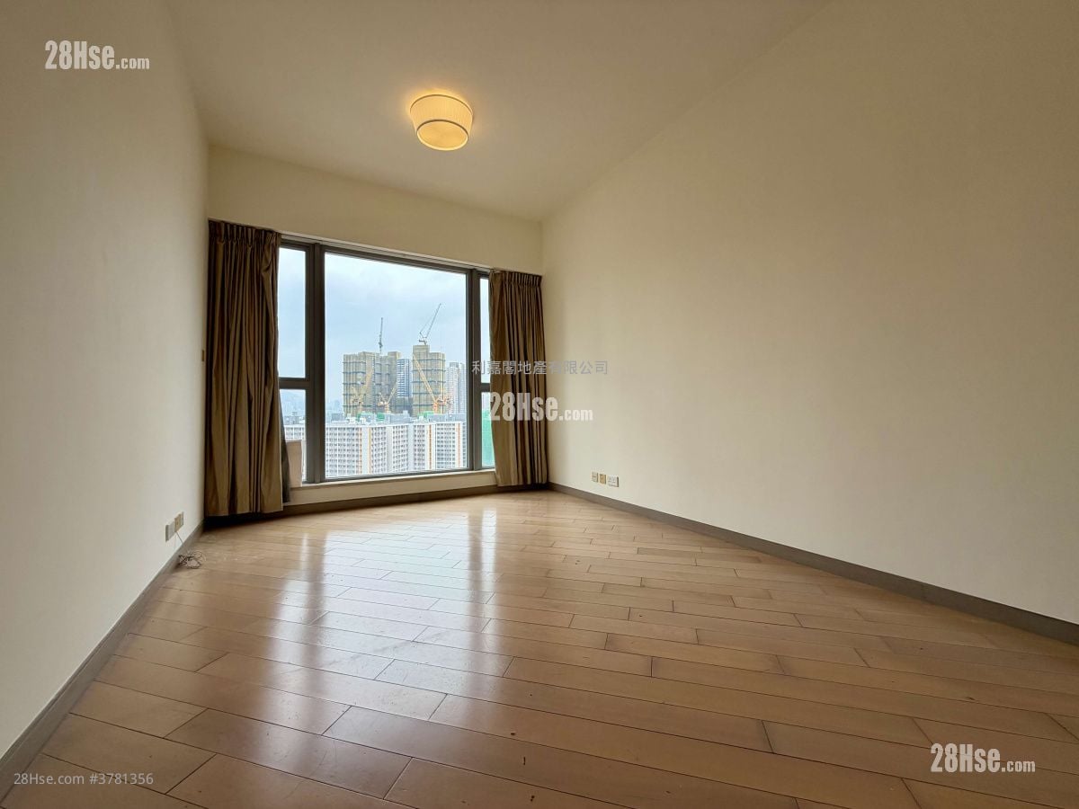 The Latitude Sell 4 Bedrooms , 1 Bathroom 1,333 ft²