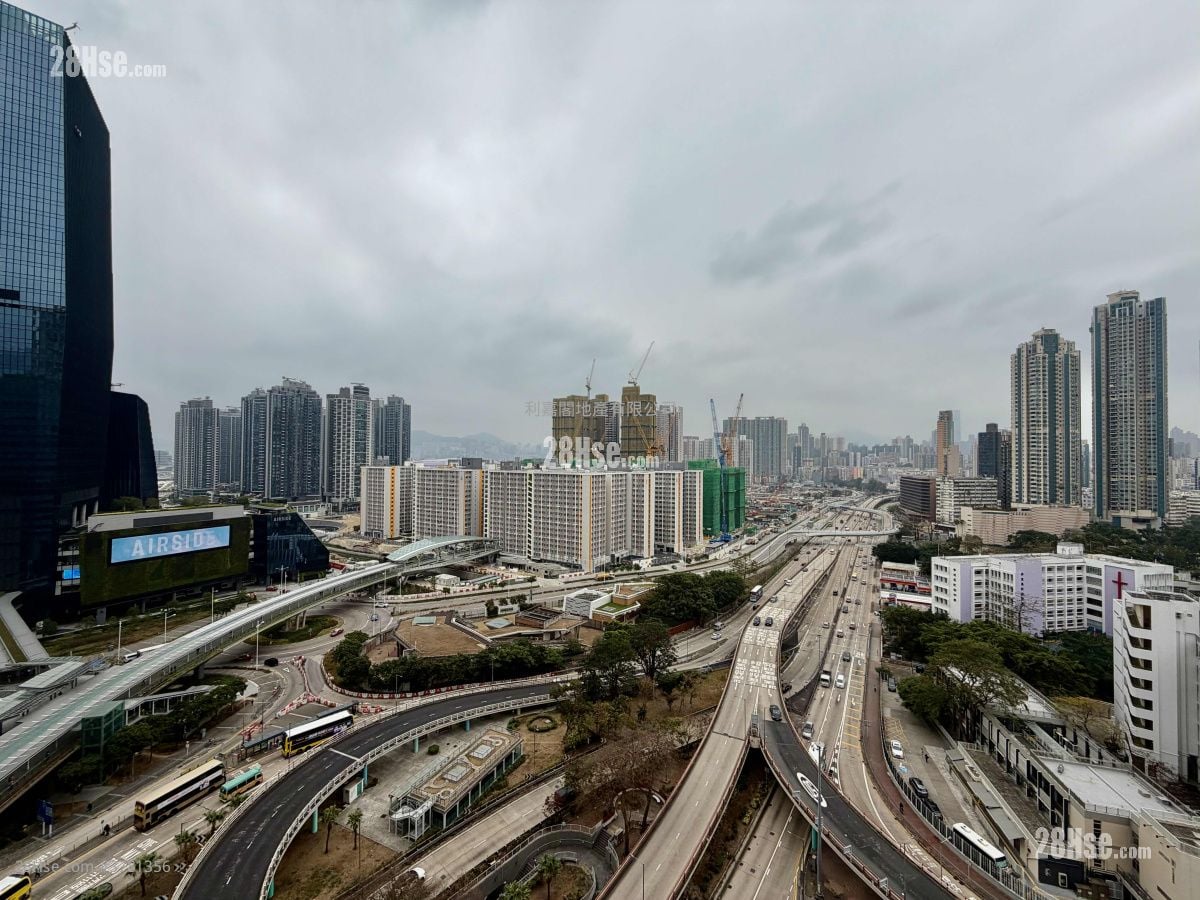 The Latitude Sell 4 Bedrooms , 1 Bathroom 1,333 ft²