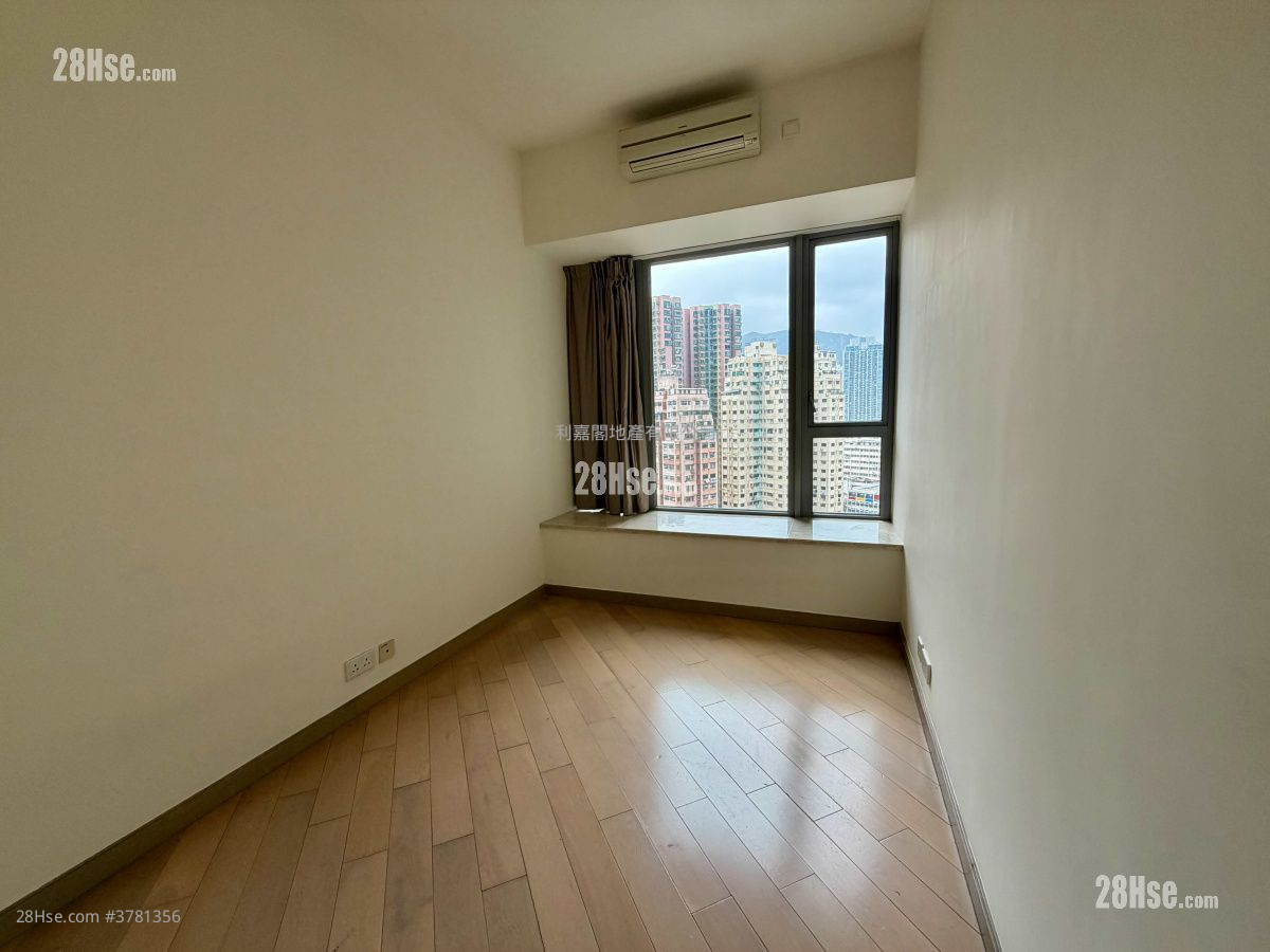 The Latitude Sell 4 Bedrooms , 1 Bathroom 1,333 ft²