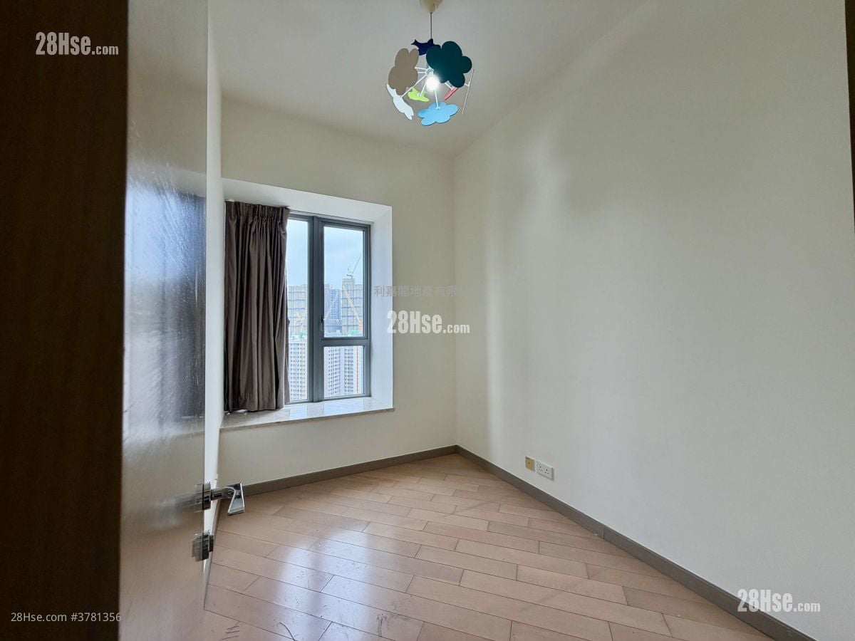 The Latitude Sell 4 Bedrooms , 1 Bathroom 1,333 ft²