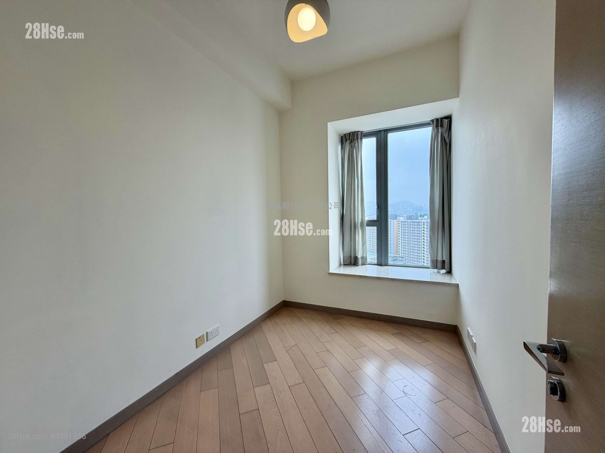 The Latitude Sell 4 Bedrooms , 1 Bathroom 1,333 ft²