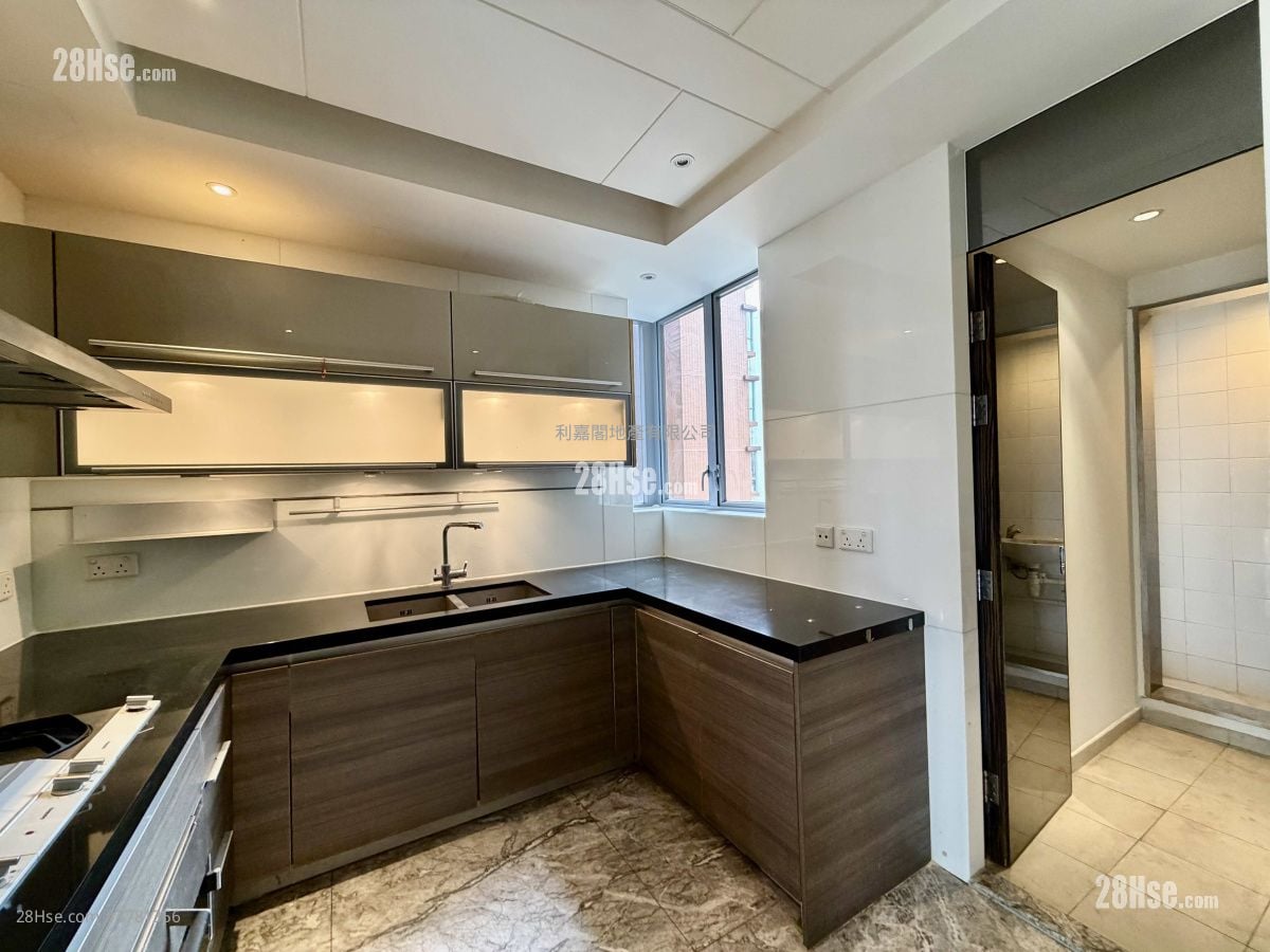 The Latitude Sell 4 Bedrooms , 1 Bathroom 1,333 ft²