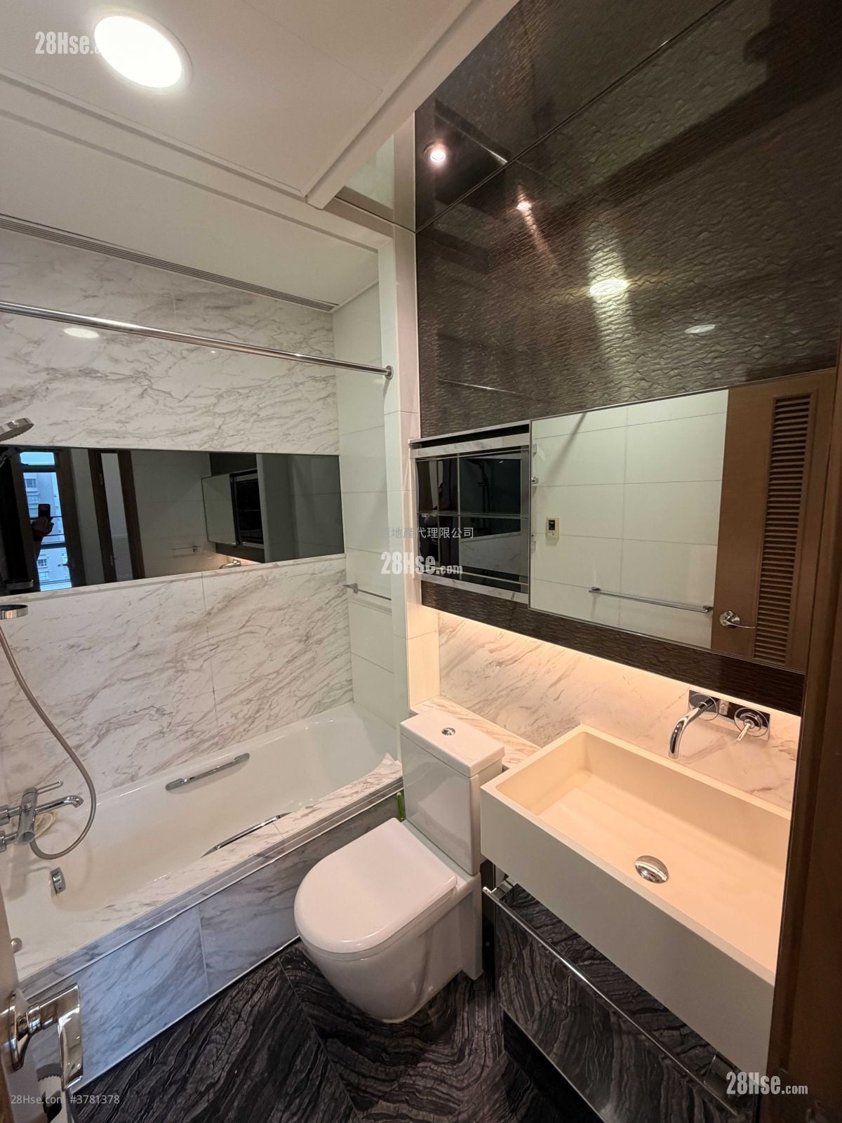 浴室: Yoho Midtown 售盘 3 房 , 2 浴室 880 平方尺