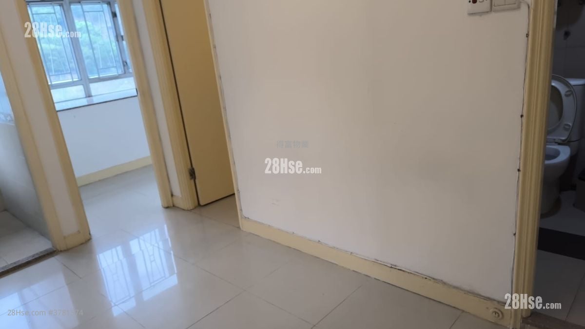 Cheung Fai Building Sell 2 Bedrooms , 1 Bathroom 243 ft²