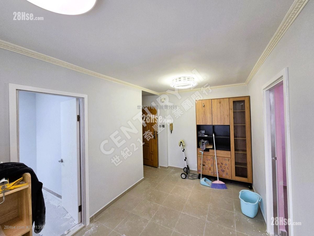 Kam Hay Court Sell 2 Bedrooms , 1 Bathroom 401 ft²