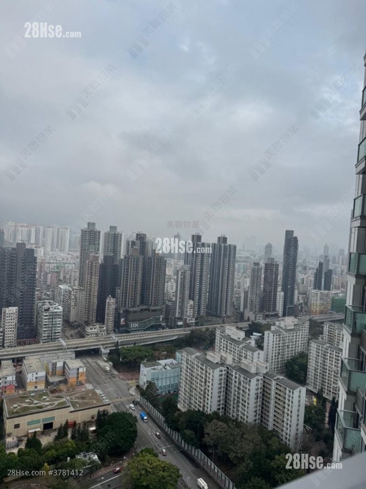 Cullinan West Sell 2 Bedrooms , 1 Bathroom 440 ft²