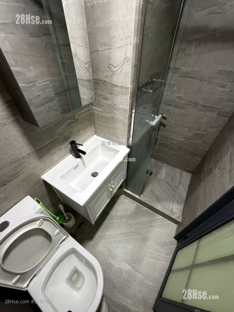 Kam Tong Building Sell 3 Bedrooms , 2 Bathrooms 515 ft²