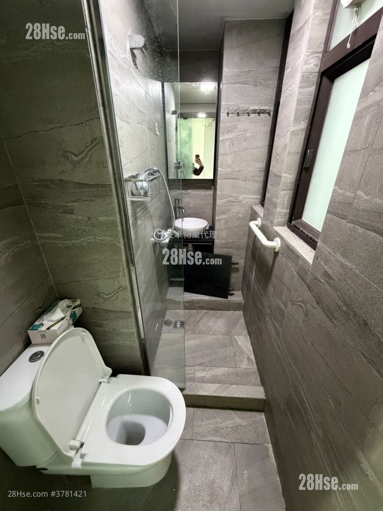 Kam Tong Building Sell 3 Bedrooms , 2 Bathrooms 515 ft²