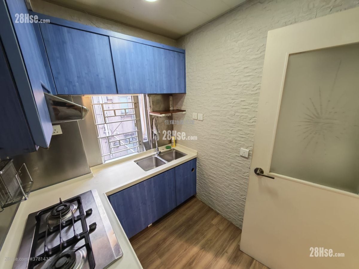 Carmine Court Sell 2 Bedrooms , 1 Bathroom 517 ft²