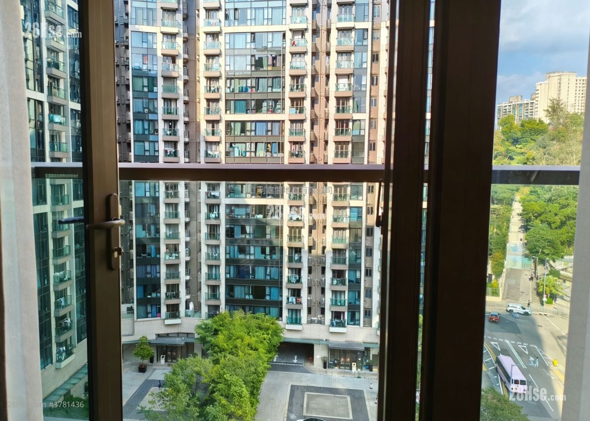 One Homantin Sell 3 Bedrooms 702 ft²