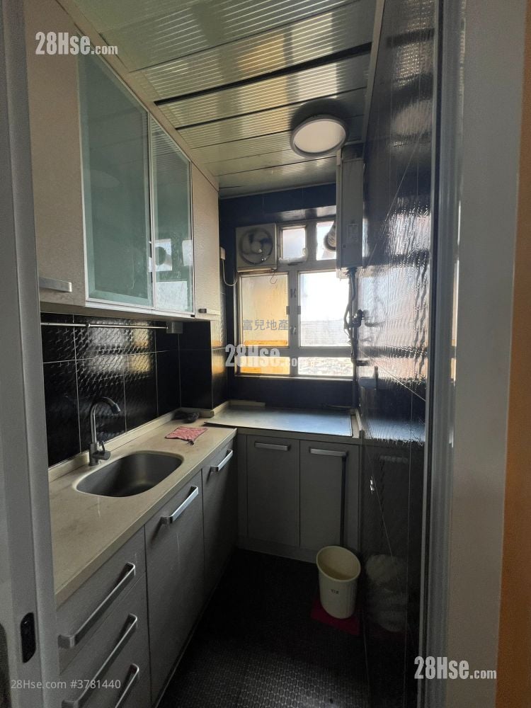 Tai Hang Building Sell 2 Bedrooms 380 ft²