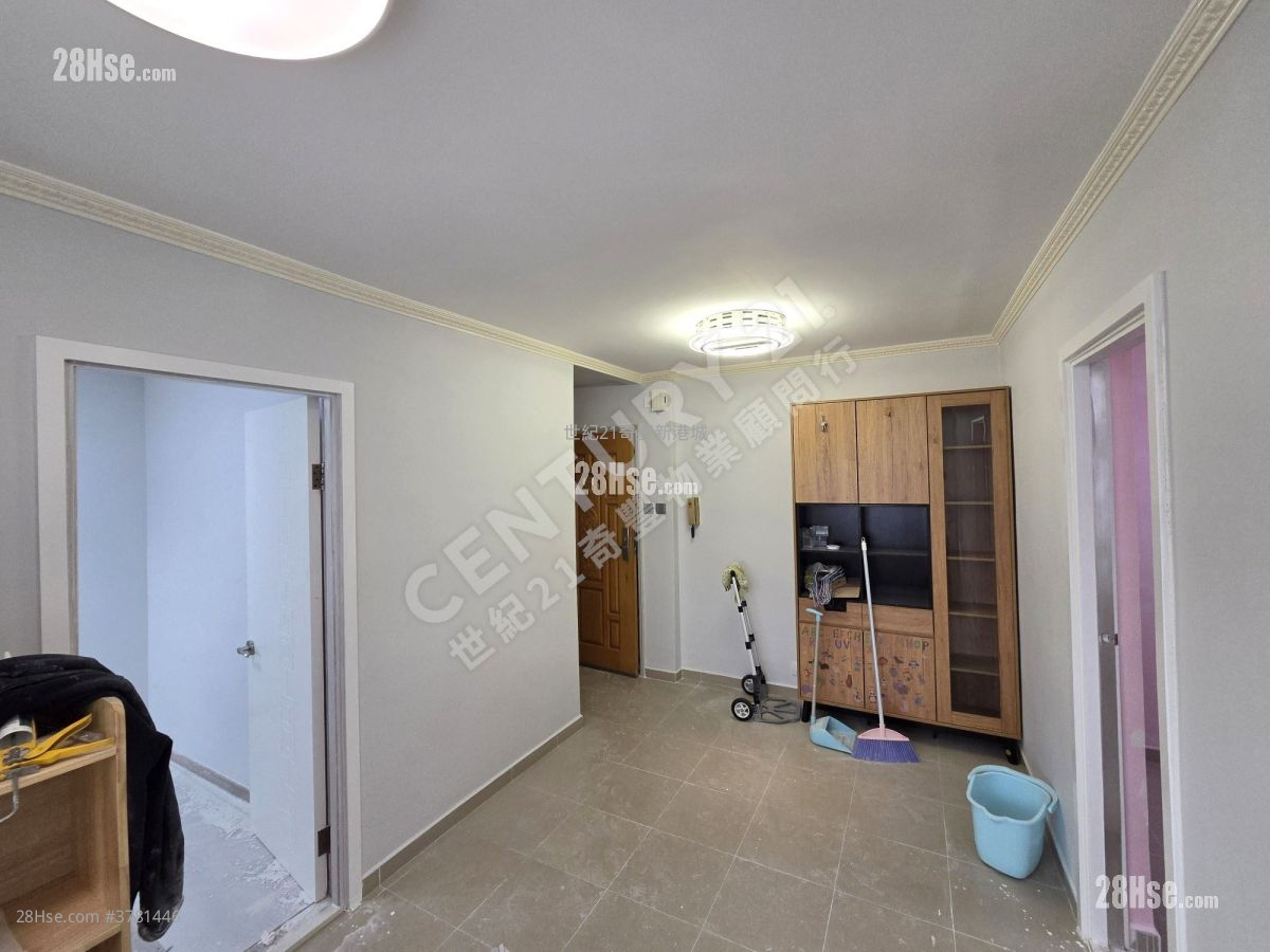 Kam Hay Court Sell 2 Bedrooms , 1 Bathroom 401 ft²