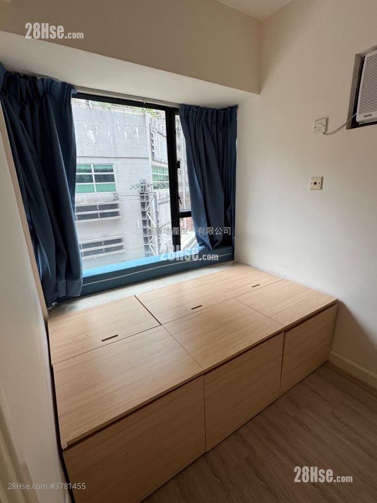 Legend Court Sell 2 Bedrooms , 1 Bathroom 307 ft²