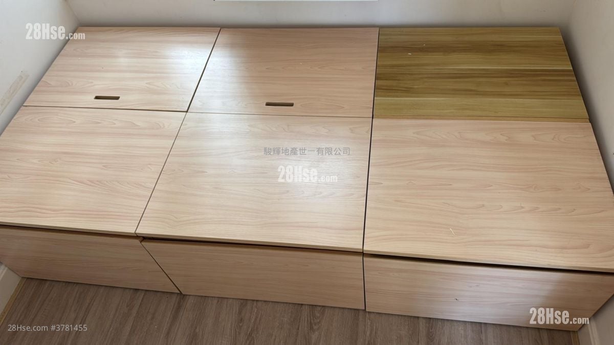 Legend Court Sell 2 Bedrooms , 1 Bathroom 307 ft²