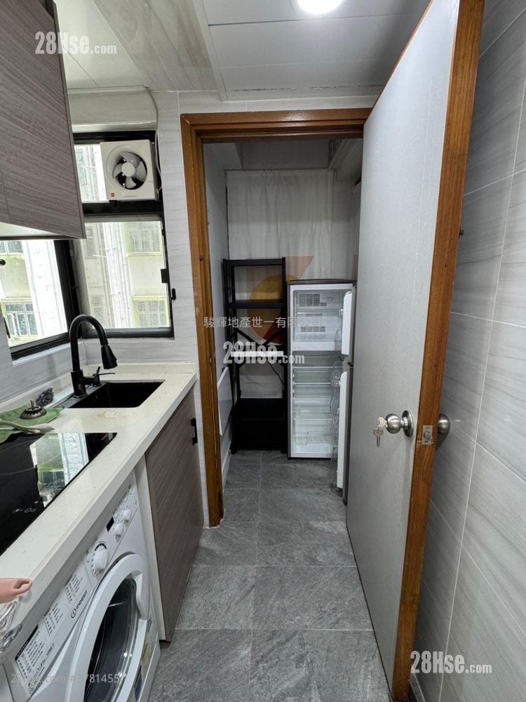 Legend Court Sell 2 Bedrooms , 1 Bathroom 307 ft²