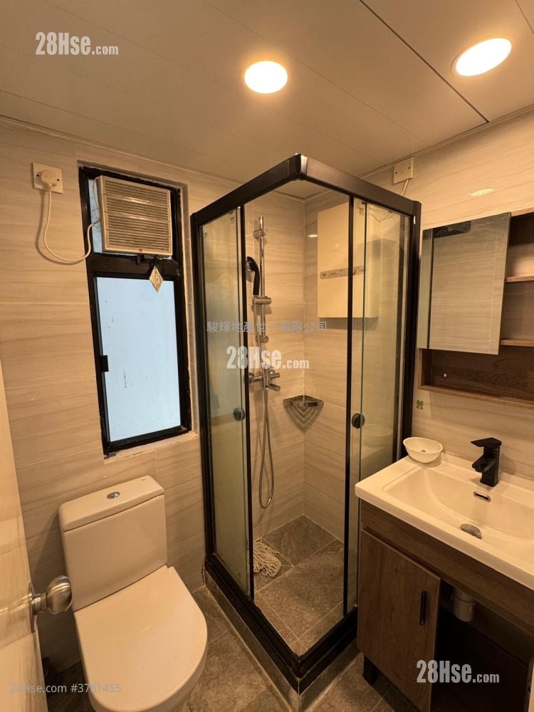 Legend Court Sell 2 Bedrooms , 1 Bathroom 307 ft²