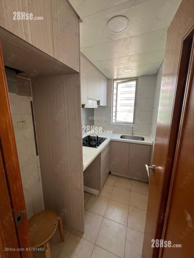 Indihome Sell 2 Bedrooms 420 ft²