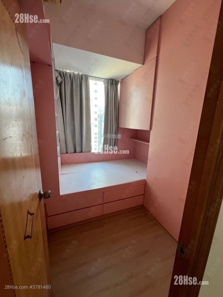 Indihome Sell 2 Bedrooms 420 ft²