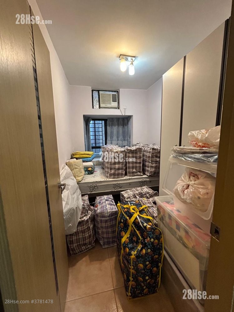 Tivoli Garden Rental 2 Bedrooms , 1 Bathroom 550 ft²