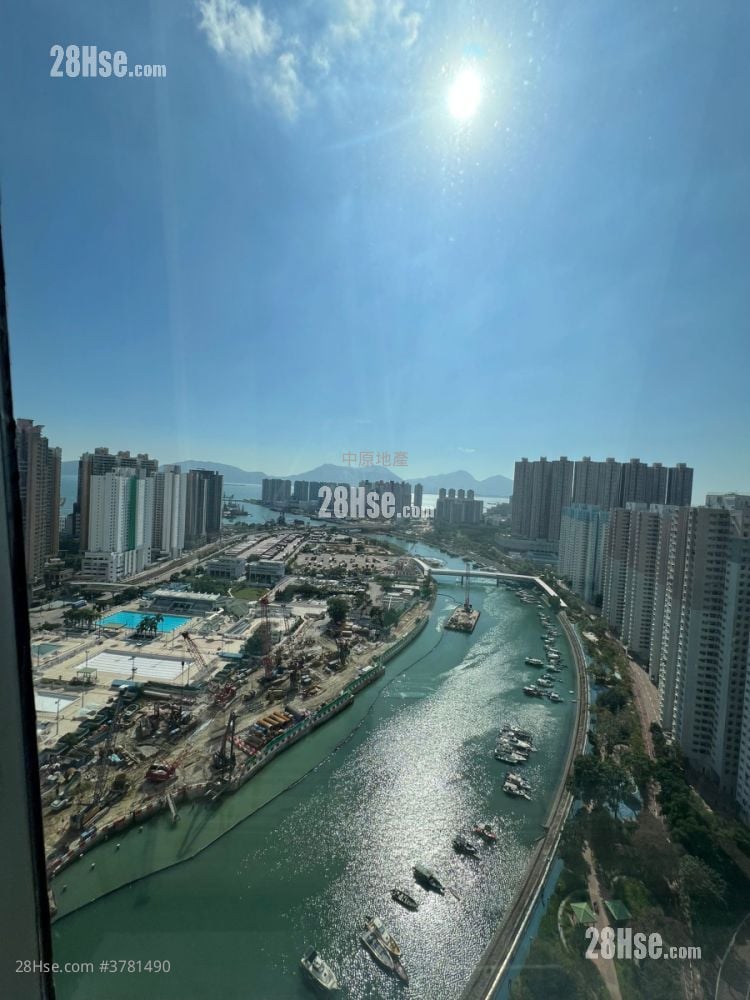 Esplanade Sell 3 Bedrooms , 2 Bathrooms 897 ft²