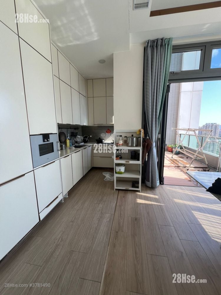 Esplanade Sell 3 Bedrooms , 2 Bathrooms 897 ft²