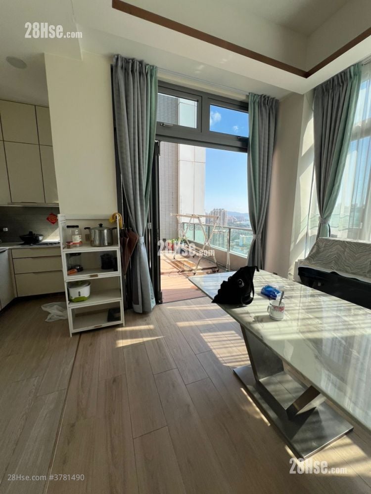 Esplanade Sell 3 Bedrooms , 2 Bathrooms 897 ft²