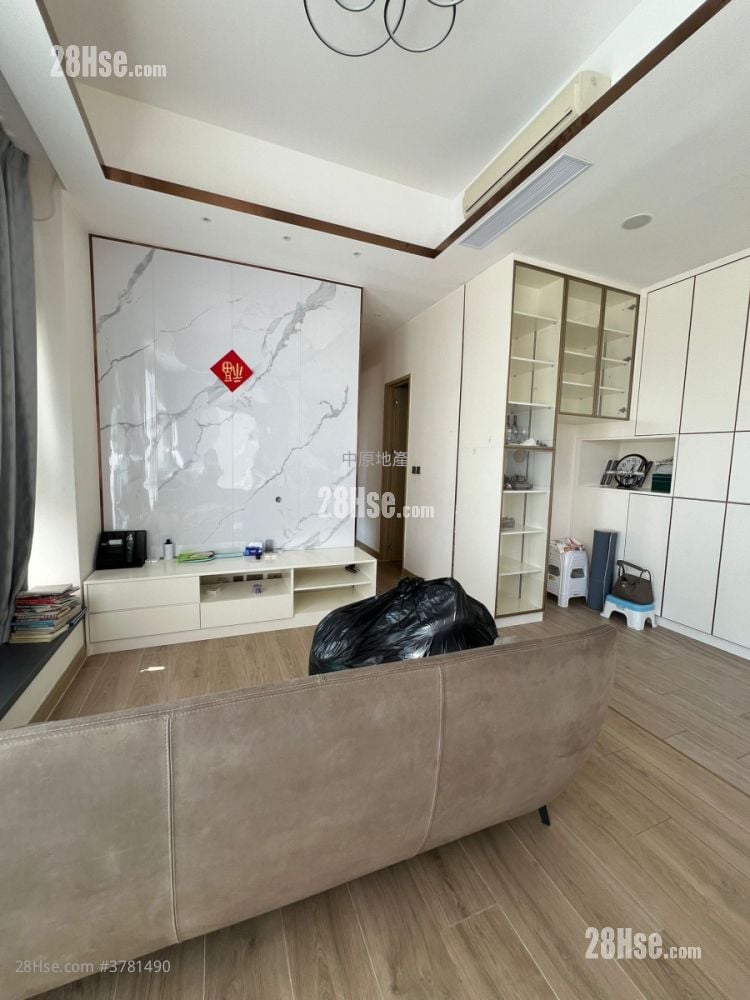 Esplanade Sell 3 Bedrooms , 2 Bathrooms 897 ft²