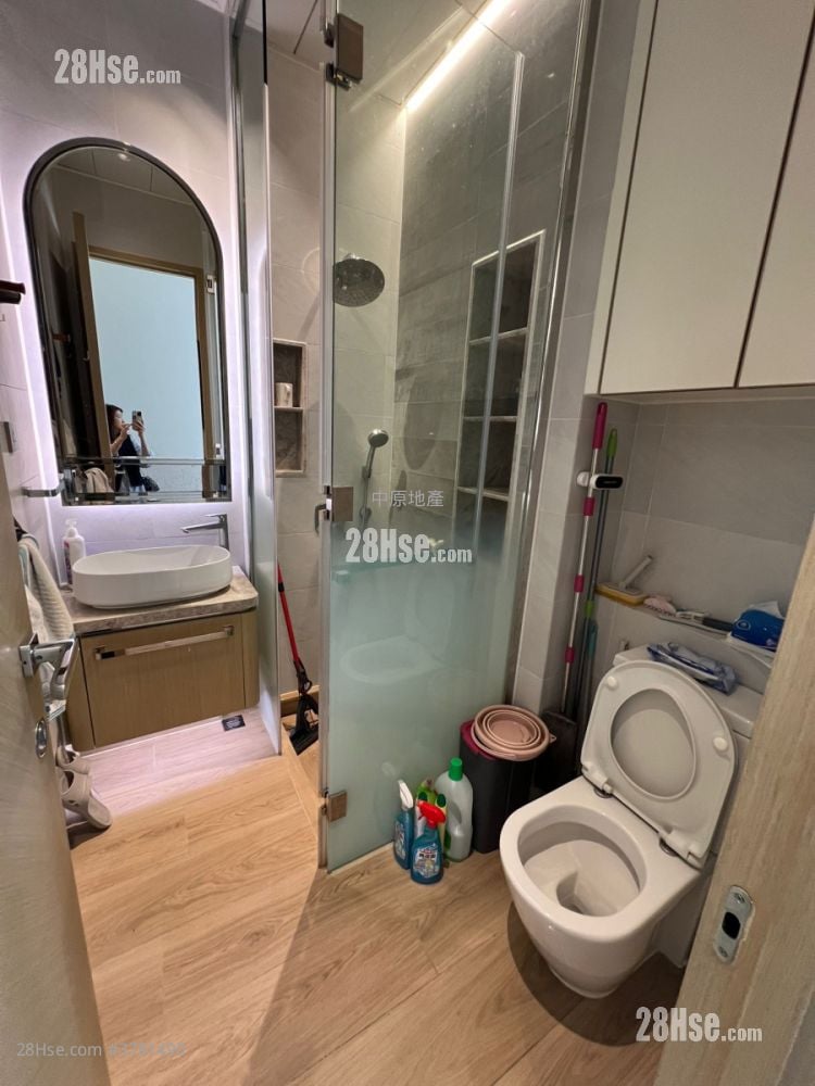 Esplanade Sell 3 Bedrooms , 2 Bathrooms 897 ft²