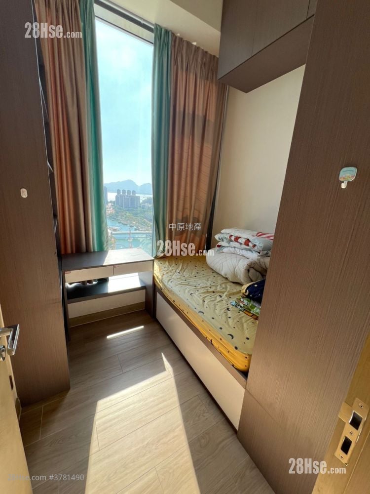 Esplanade Sell 3 Bedrooms , 2 Bathrooms 897 ft²