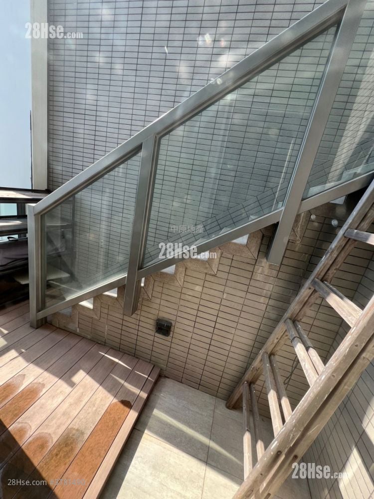 Esplanade Sell 3 Bedrooms , 2 Bathrooms 897 ft²