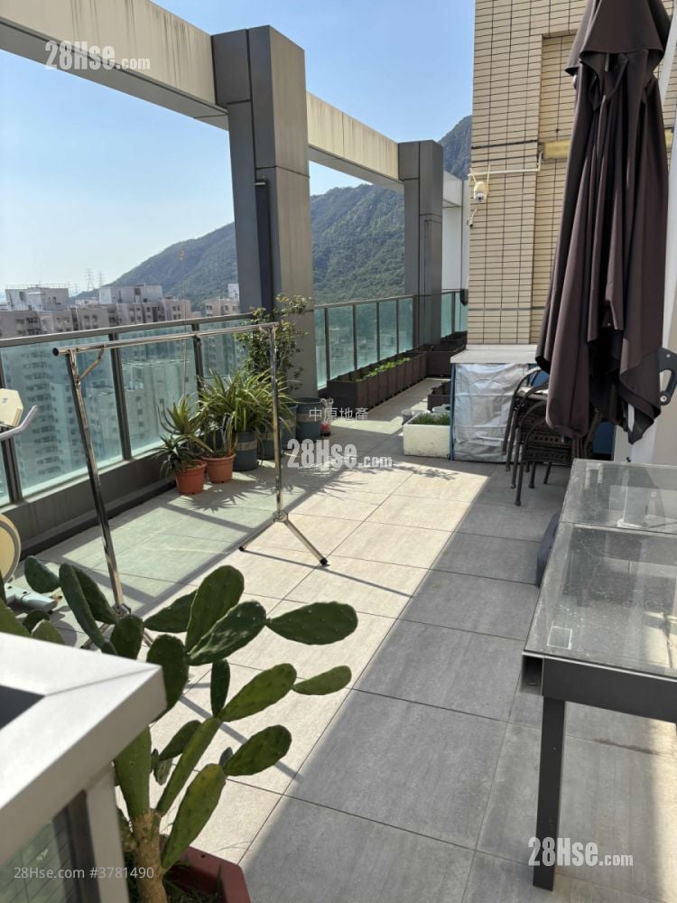 Esplanade Sell 3 Bedrooms , 2 Bathrooms 897 ft²