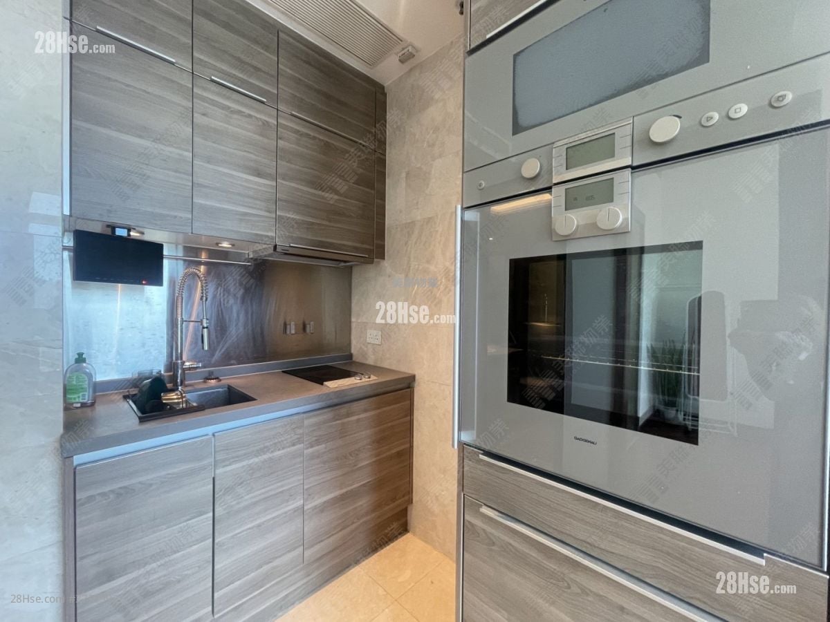 The Coronation Sell 323 ft²