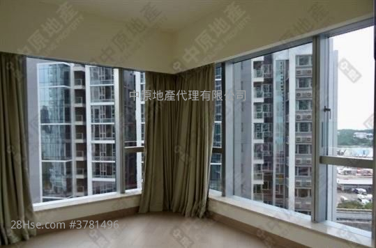 Cullinan West Sell 4 Bedrooms , 3 Bathrooms 1,342 ft²