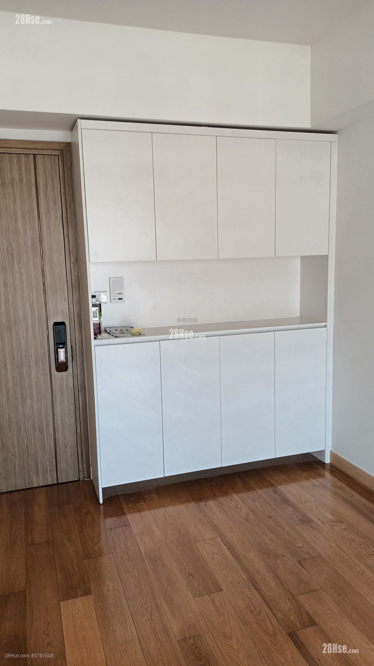 K.city Rental 3 Bedrooms , 2 Bathrooms 797 ft²